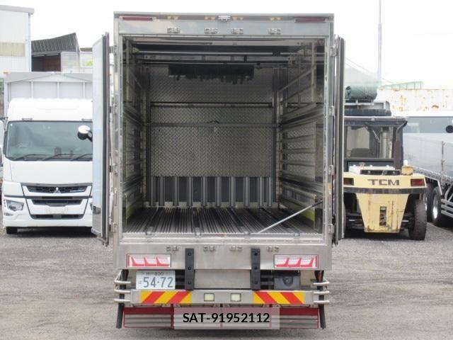 Nissan QUON 2018-03 8881751-15