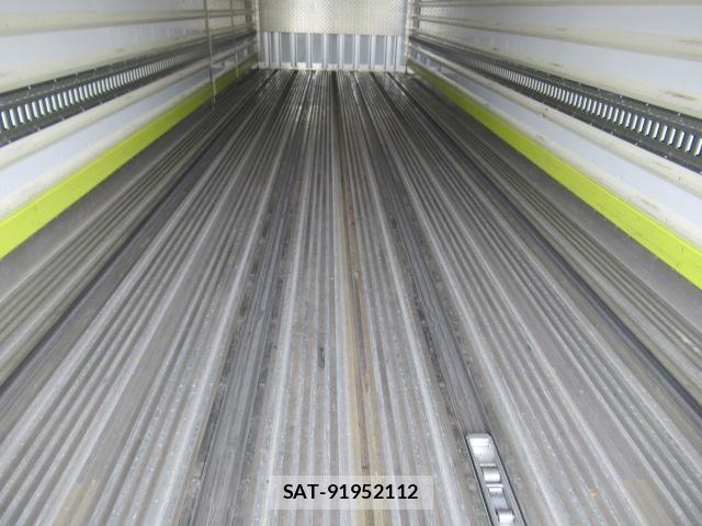 Nissan QUON 2018-03 8881751-27