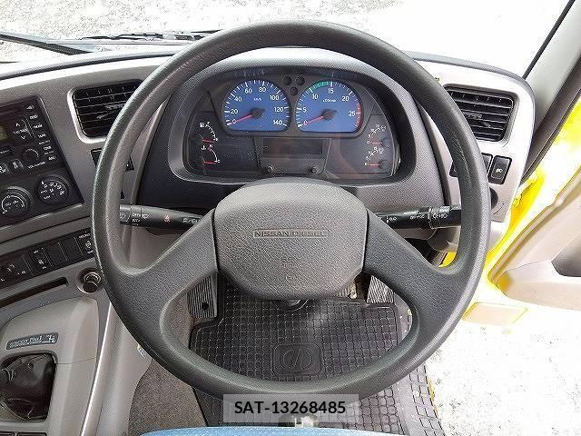 Nissan QUON 2009-09 8881755-11