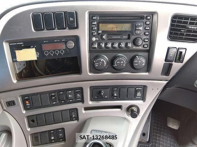 Nissan QUON 2009-09 8881755-12