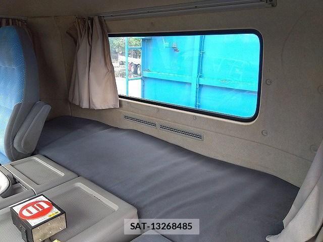 Nissan QUON 2009-09 8881755-13
