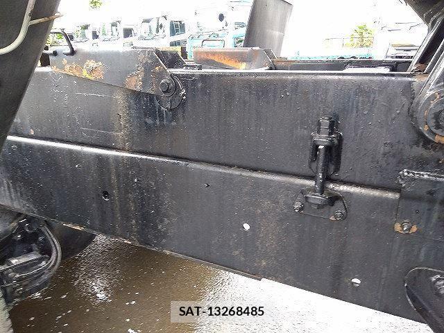 Nissan QUON 2009-09 8881755-17