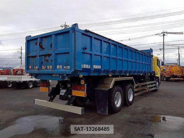 Nissan QUON 2009-09 8881755-2
