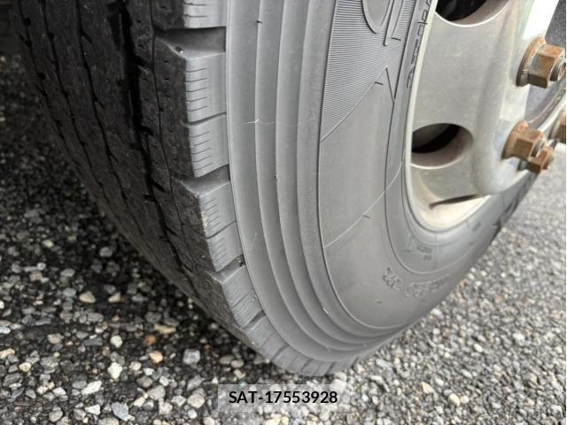 Nissan QUON 2019-01 8881753-10