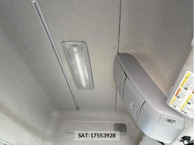 Nissan QUON 2019-01 8881753-17
