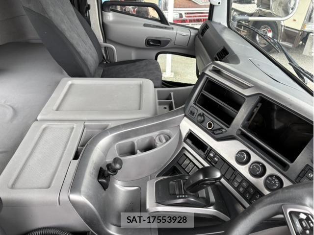 Nissan QUON 2019-01 8881753-20