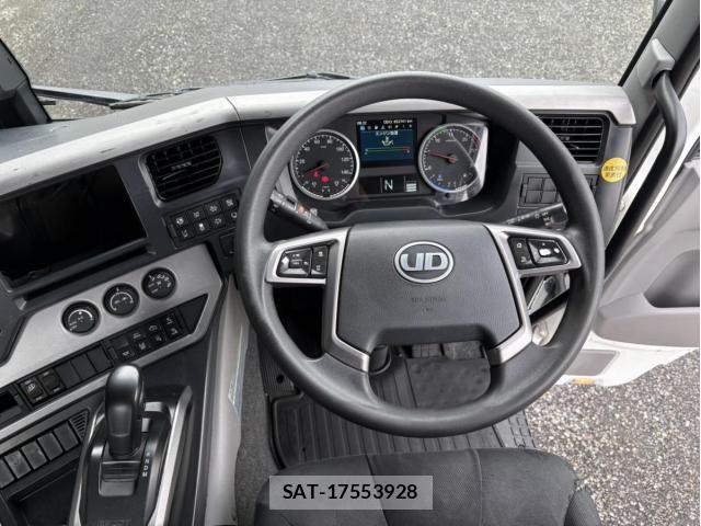 Nissan QUON 2019-01 8881753-21