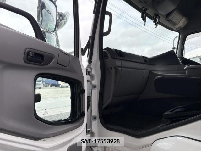 Nissan QUON 2019-01 8881753-22