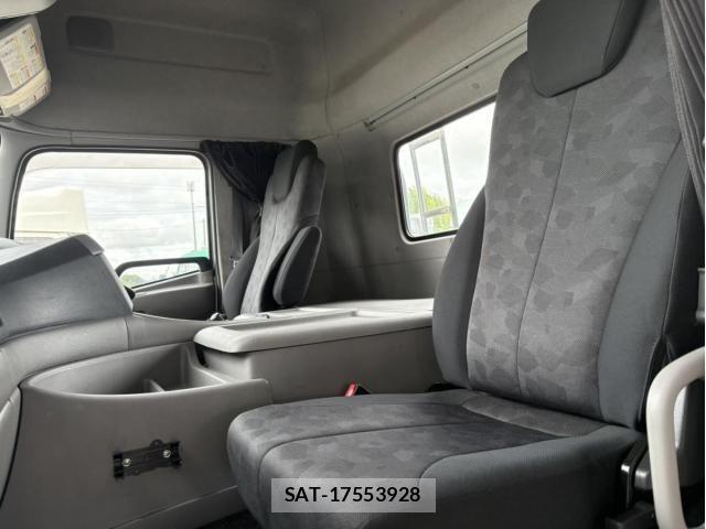 Nissan QUON 2019-01 8881753-23