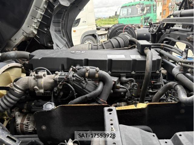Nissan QUON 2019-01 8881753-26