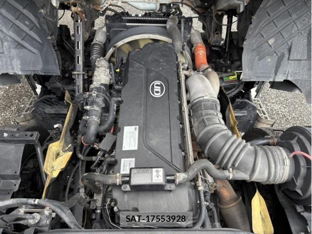 Nissan QUON 2019-01 8881753-27