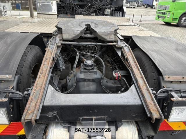 Nissan QUON 2019-01 8881753-7