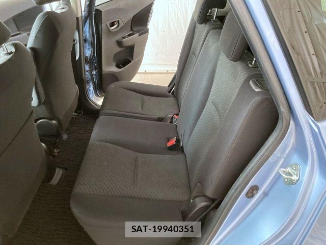 Toyota RACTIS 2011-02 3774964-15