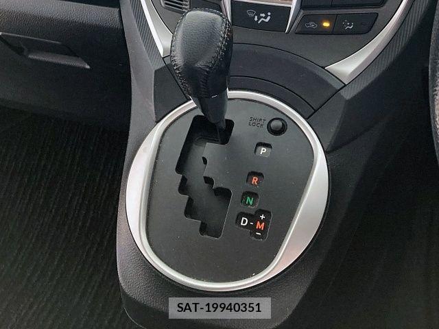 Toyota RACTIS 2011-02 3774964-19