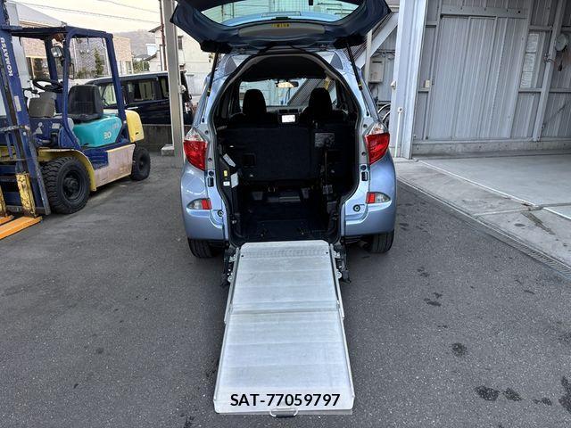 Toyota RACTIS 2012-03 3909178-10