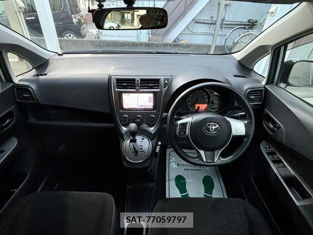 Toyota RACTIS 2012-03 3909178-11