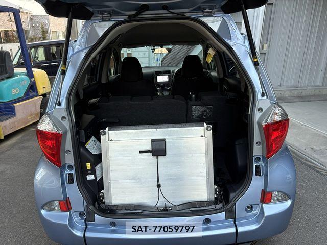 Toyota RACTIS 2012-03 3909178-16