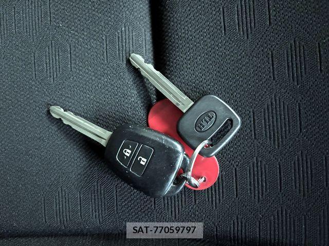 Toyota RACTIS 2012-03 3909178-22