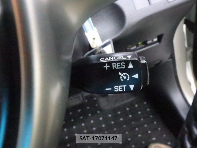 Toyota RACTIS 2013-05 6682829-18