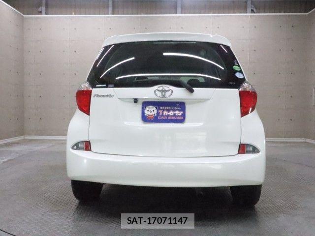 Toyota RACTIS 2013-05 6682829-26