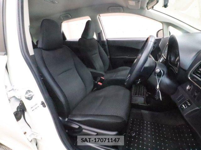 Toyota RACTIS 2013-05 6682829-3