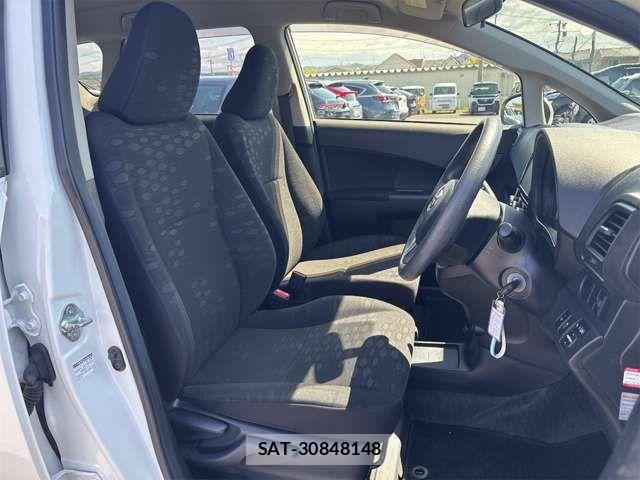 Toyota RACTIS 2015-11 6911631-11