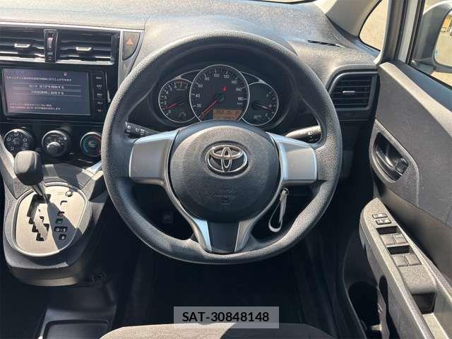 Toyota RACTIS 2015-11 6911631-14