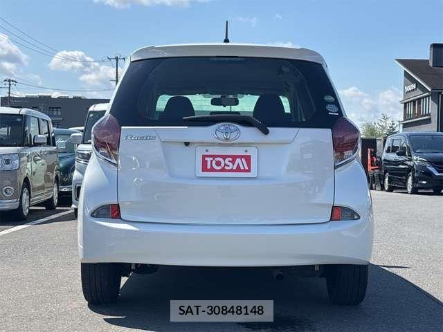 Toyota RACTIS 2015-11 6911631-18