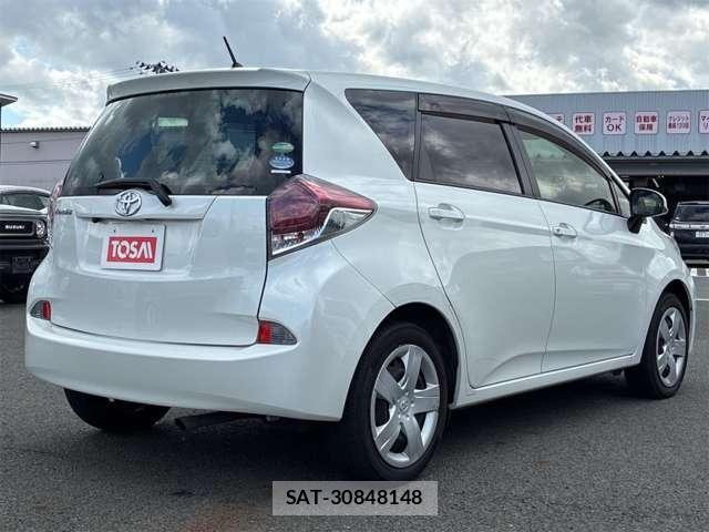 Toyota RACTIS 2015-11 6911631-20