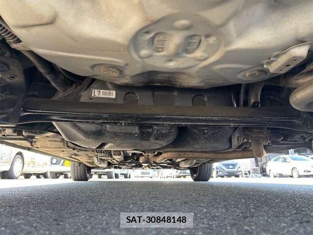 Toyota RACTIS 2015-11 6911631-22