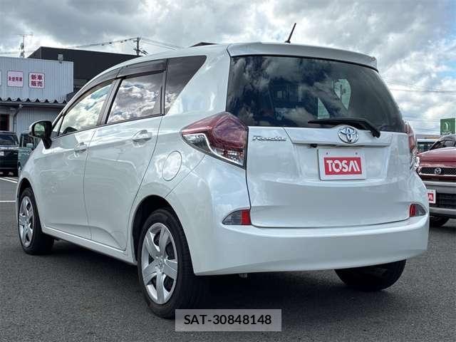 Toyota RACTIS 2015-11 6911631-26
