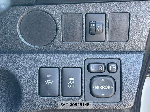 Toyota RACTIS 2015-11 6911631-7