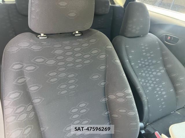 Toyota RACTIS 2011-11 6911647-11