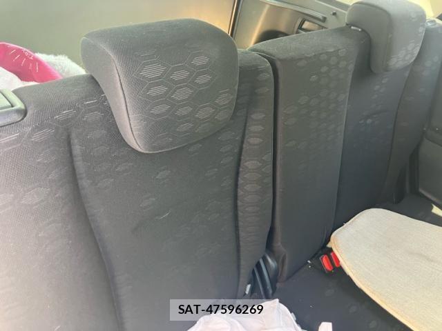 Toyota RACTIS 2011-11 6911647-13