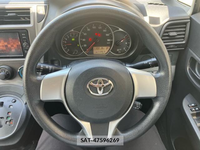 Toyota RACTIS 2011-11 6911647-15