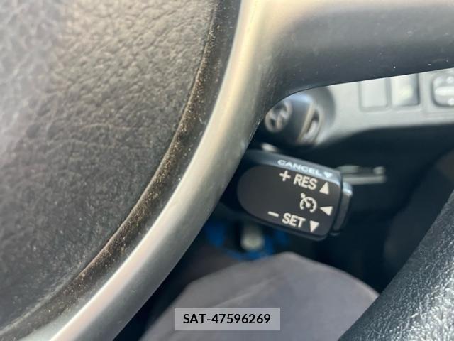 Toyota RACTIS 2011-11 6911647-16