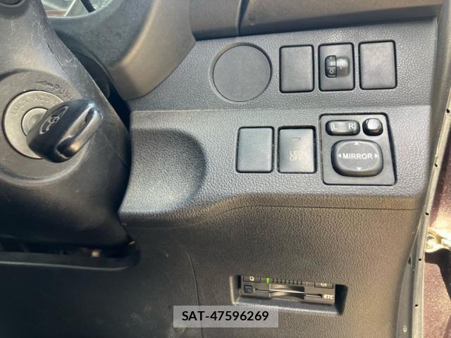 Toyota RACTIS 2011-11 6911647-17