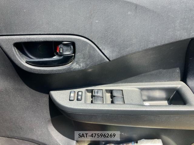Toyota RACTIS 2011-11 6911647-18