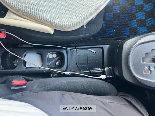 Toyota RACTIS 2011-11 6911647-24