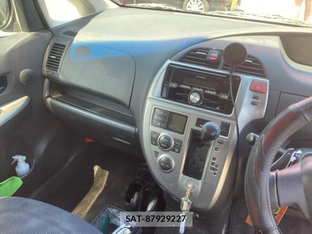 Toyota RACTIS 2007-09 6911644-18