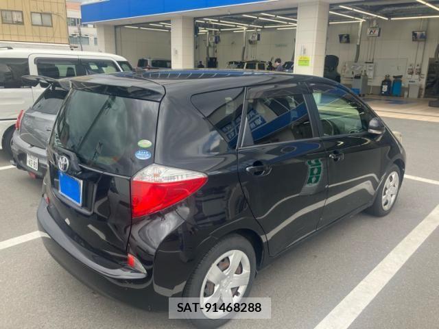 Toyota RACTIS 2011-08 7060371-1