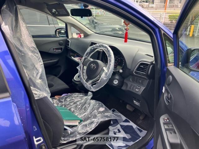 Toyota RACTIS 2011-07 7059471-10