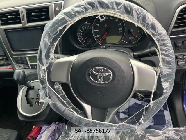 Toyota RACTIS 2011-07 7059471-12