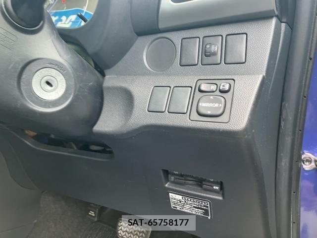 Toyota RACTIS 2011-07 7059471-13