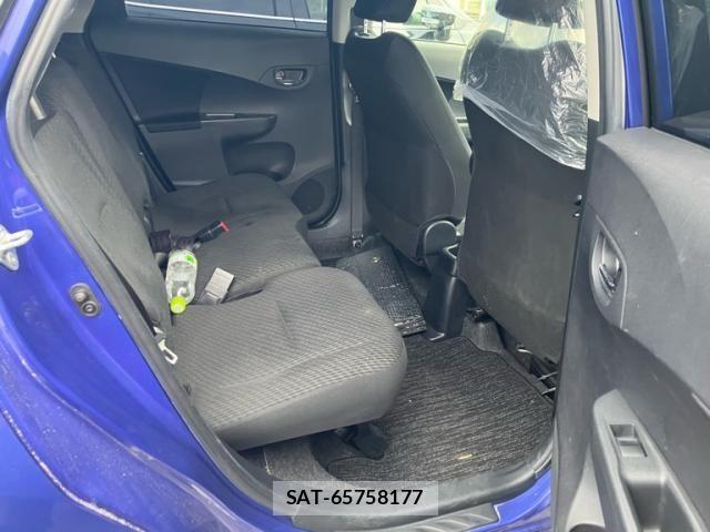 Toyota RACTIS 2011-07 7059471-14