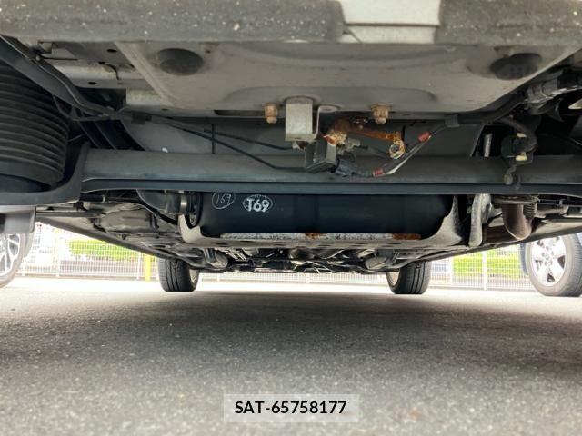 Toyota RACTIS 2011-07 7059471-15