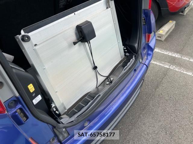 Toyota RACTIS 2011-07 7059471-24