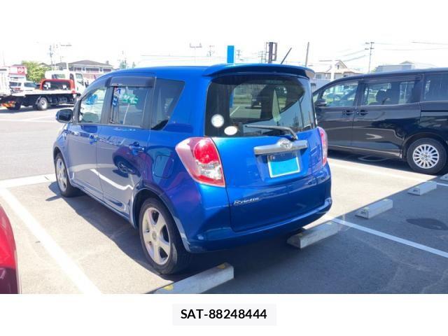 Toyota RACTIS 2008-01 7223965-9