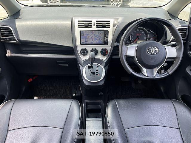 Toyota RACTIS 2011-08 7217924-1