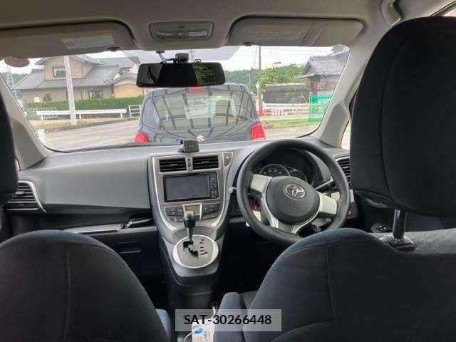 Toyota RACTIS 2011-10 7223968-12